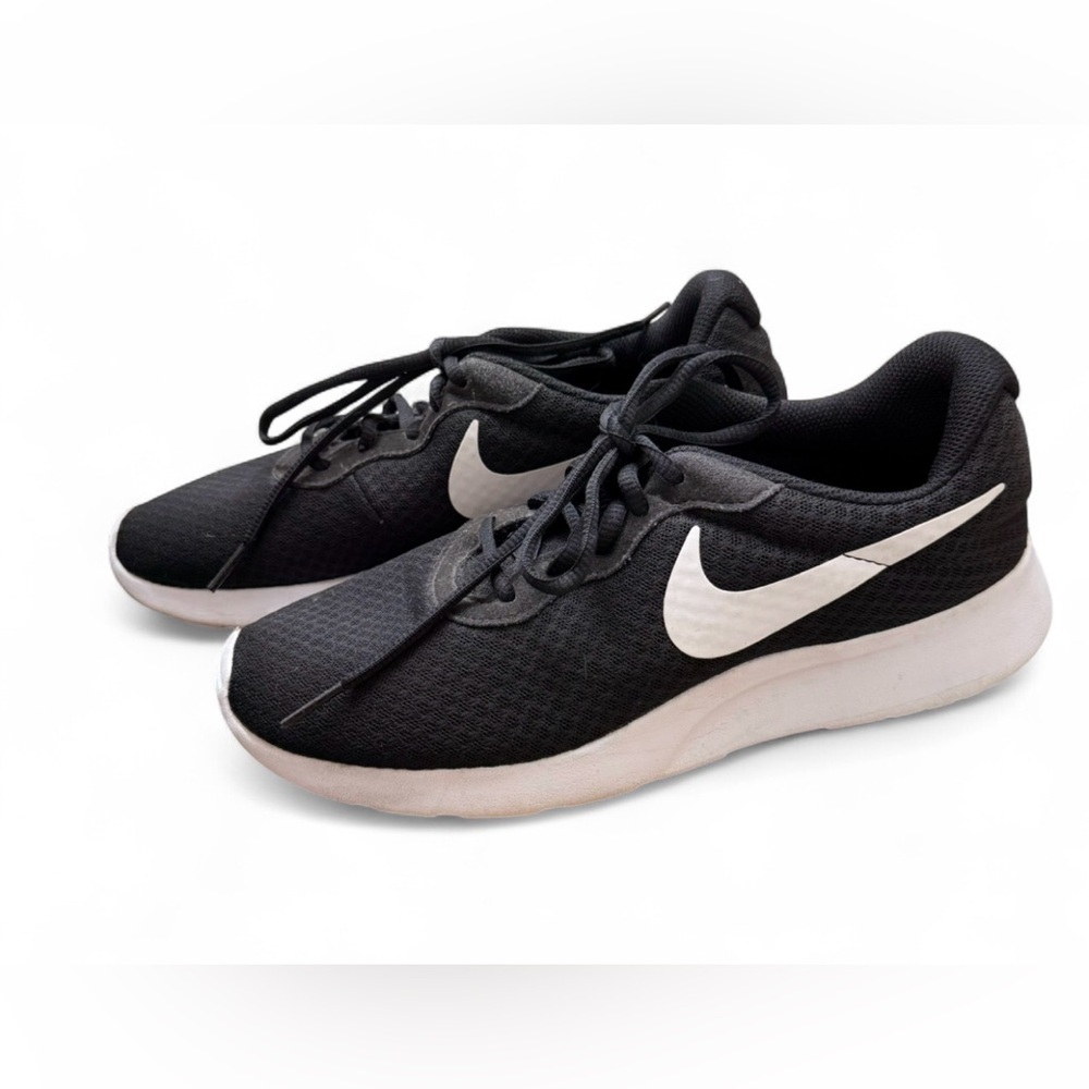Nike Mens Tanjun Sneakers in size 8